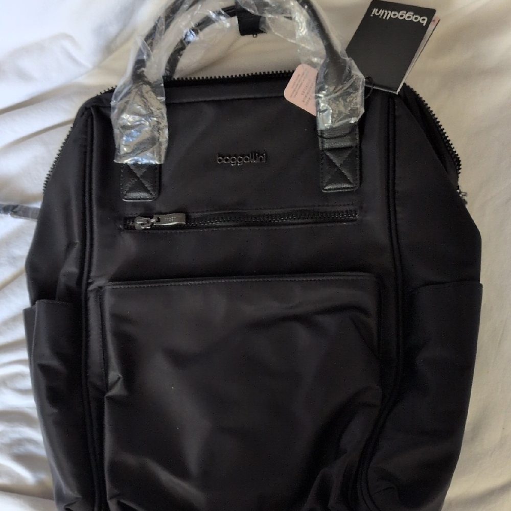 Baggallini Black Soho Backpack